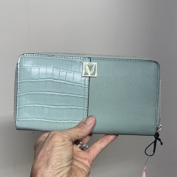 Victoria's Secret Mint Textured Wallet - Picture 1 of 8